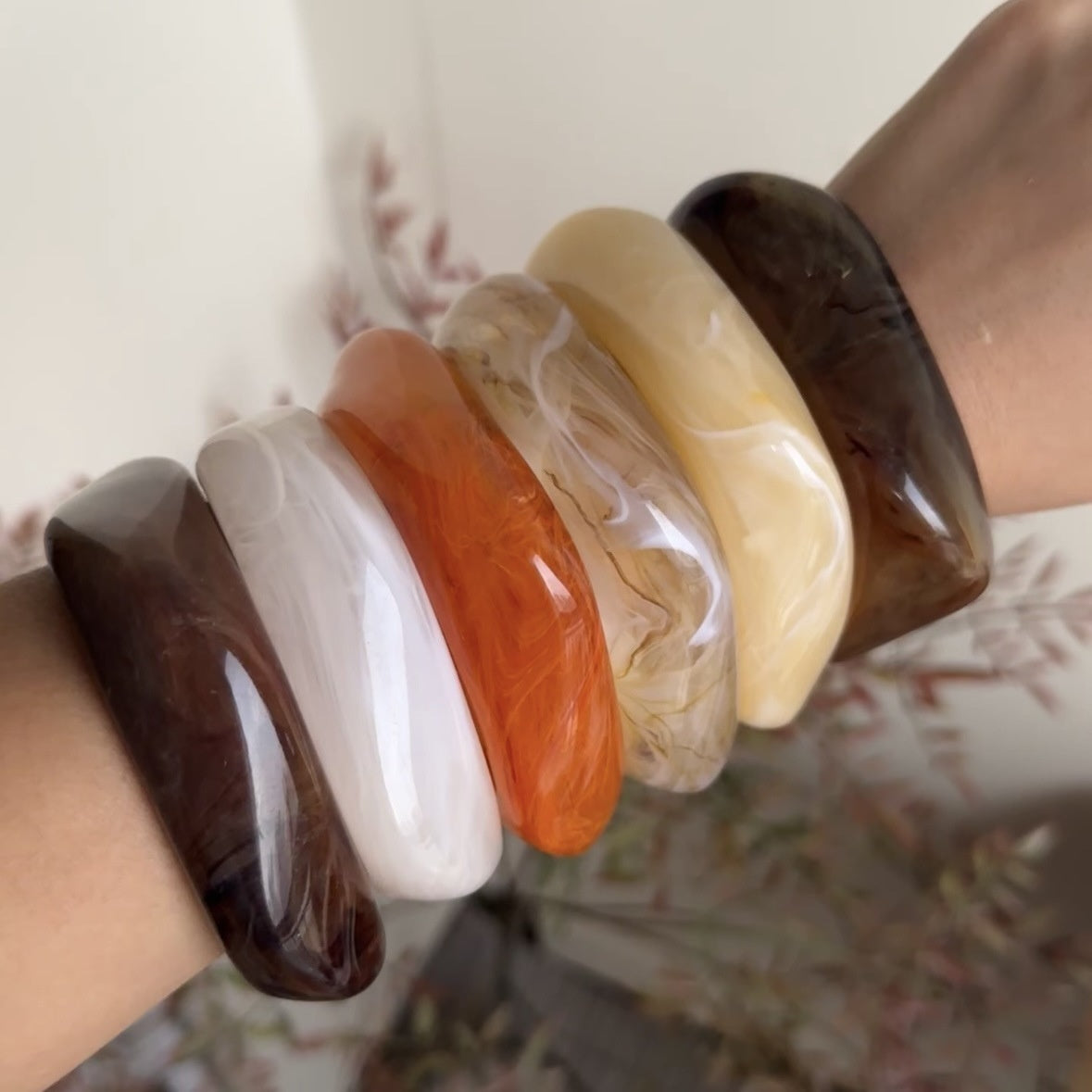 Europäisches und amerikanisches, extravagantes Acryl-Armband im angesagten Stil mit unregelmäßigem, durchscheinendem Design