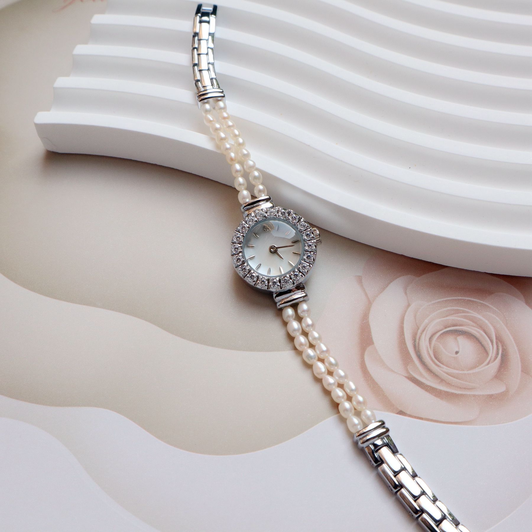 Damen-Armbanduhr mit hochwertiger 6A-Natur-Süßwasserperle, vielseitig einsetzbar
