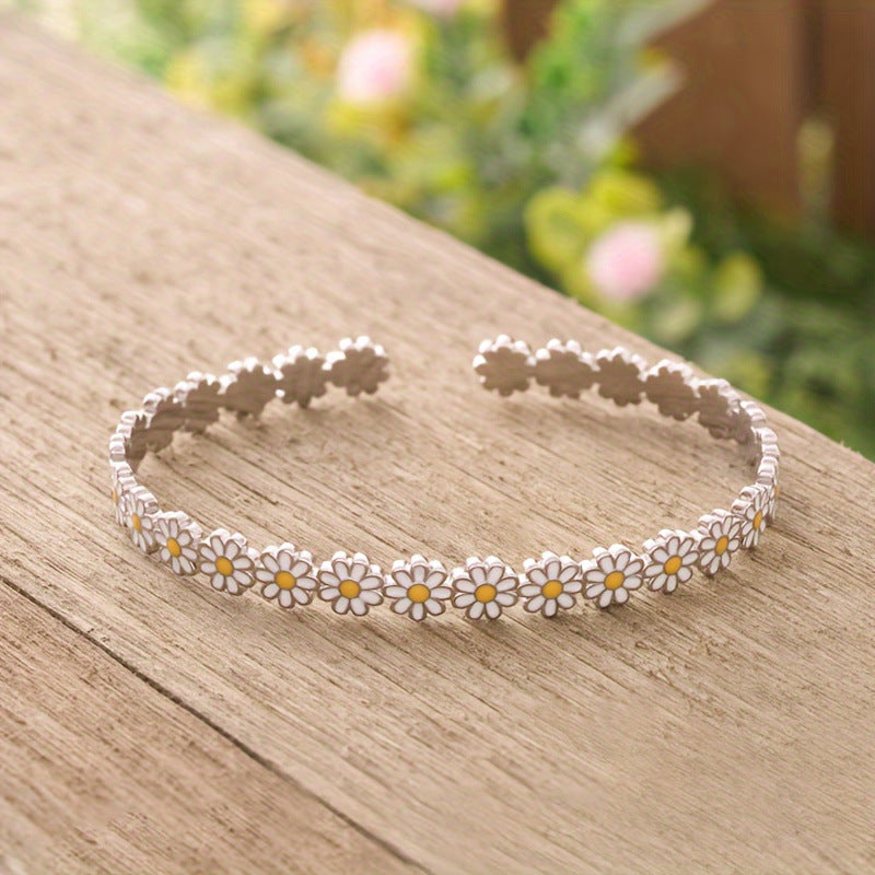 Creative bracelet with white flower drip oil design