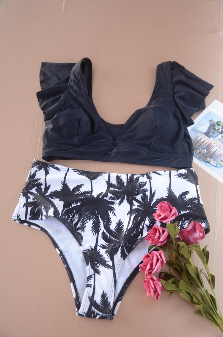 Women's Printed Bikini Set – Elegant Two-Piece with a Figure-Hugging Fit