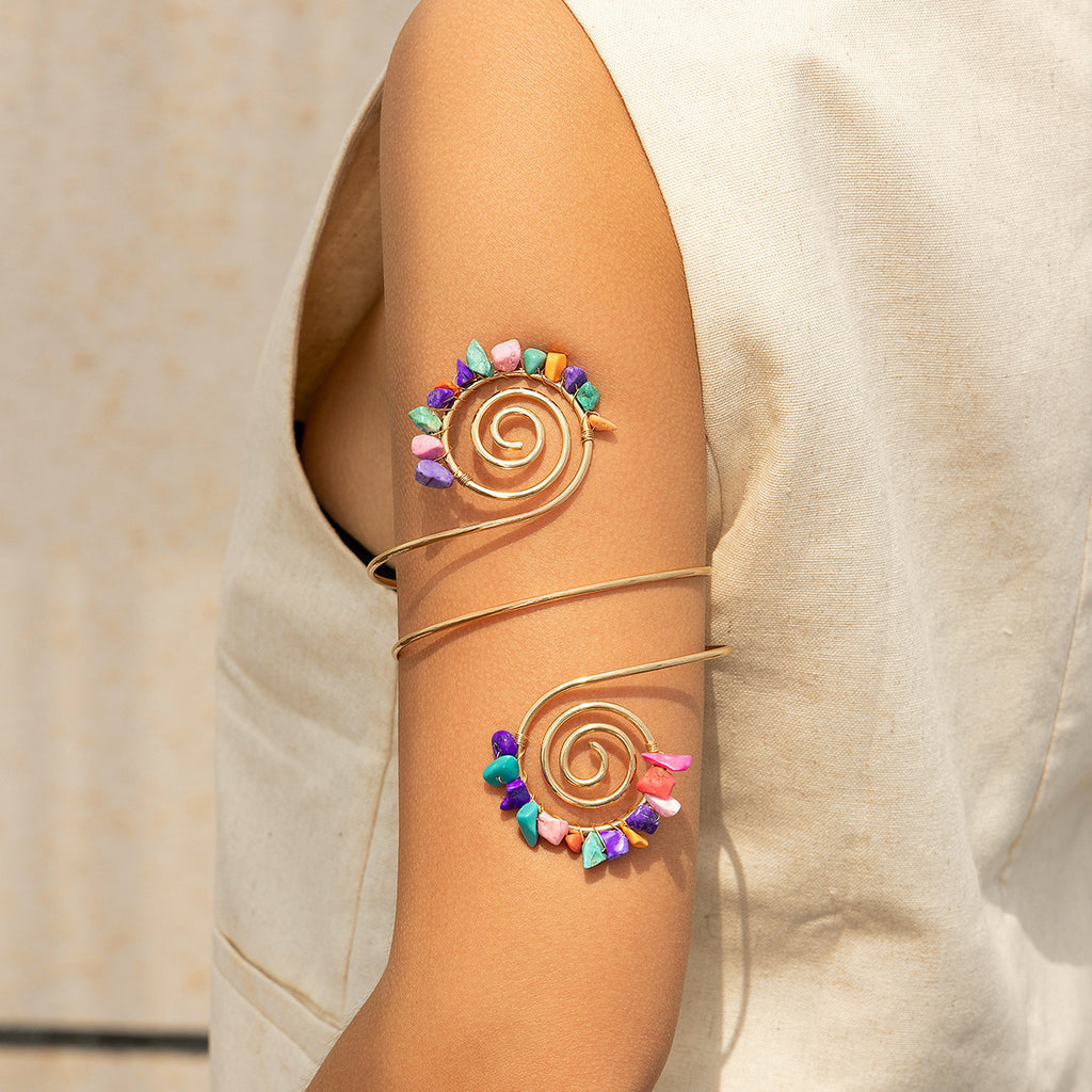 Beaded bracelet with pebble ring opening