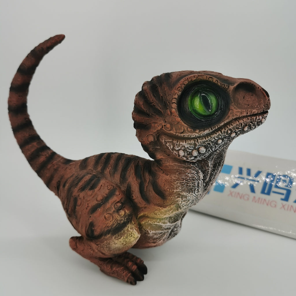Niedliche Dinosaurier Gartenfigur – Realistische Velociraptor Resin Deko