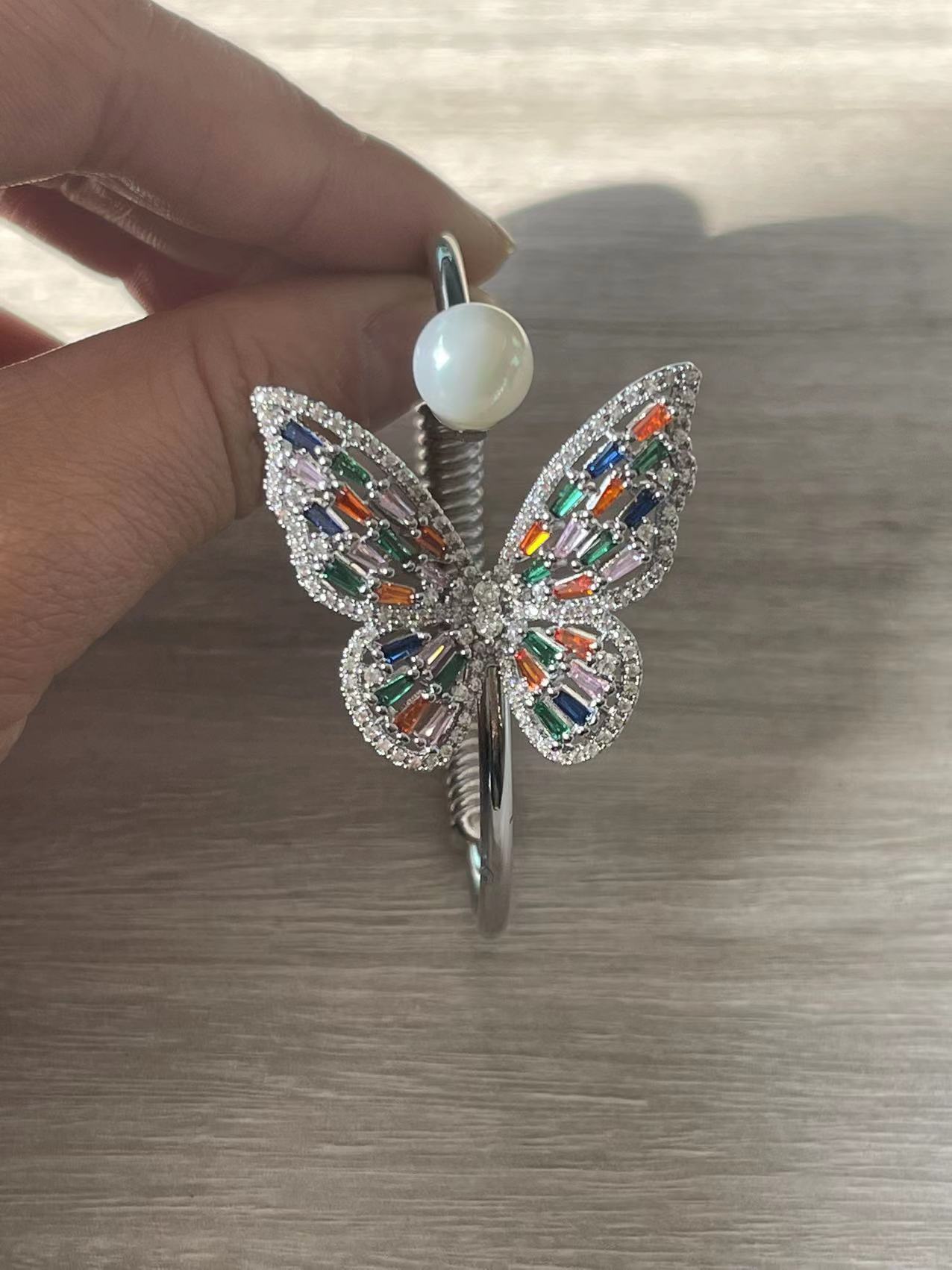 Women's fashion, openwork vintage bracelet