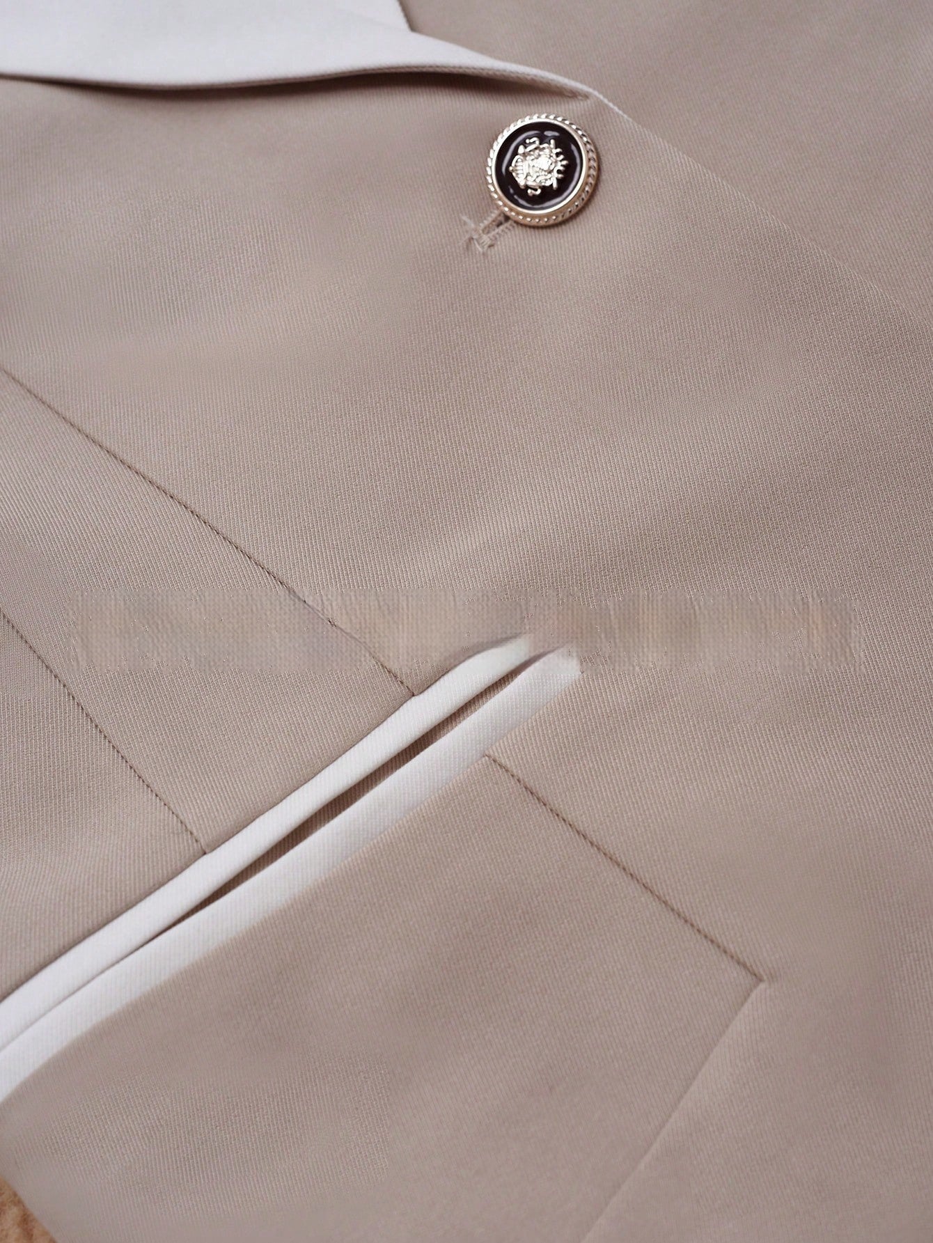 Eleganter Damen Business-Blazer mit Kontrastknöpfen – Formal & Stilvoll