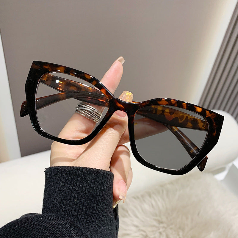 Cat-Eye Damenbrille Trend | Kontrastfarben Fashion Rahmen