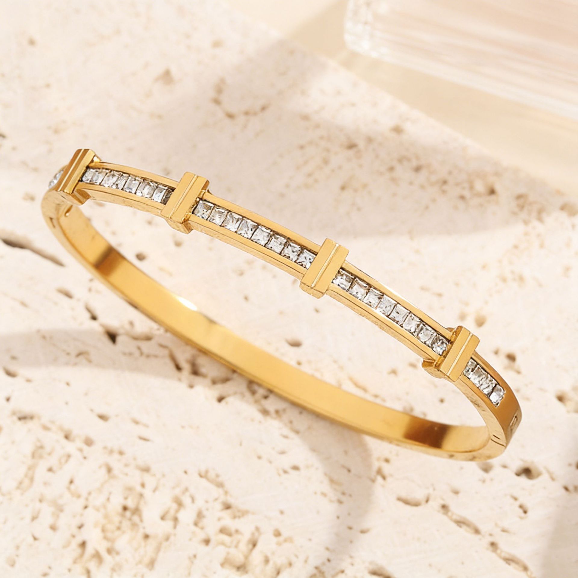 Zirkonarmband mit traditionell chinesischer Ästhetik und elegantem Flair