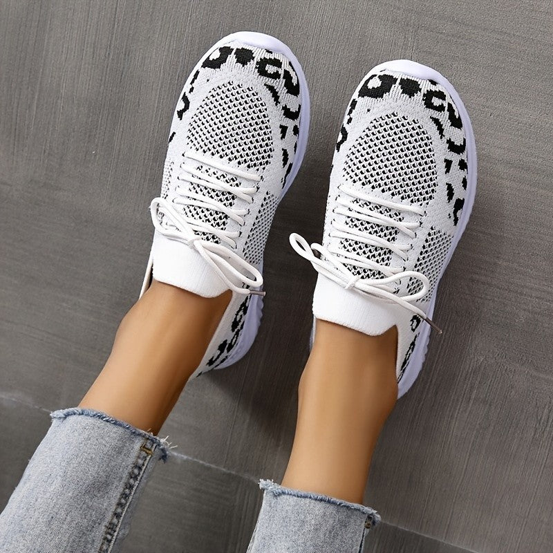 Damen Sneaker Weiß mit Leo-Print – Modische Lace-Up Sportschuhe