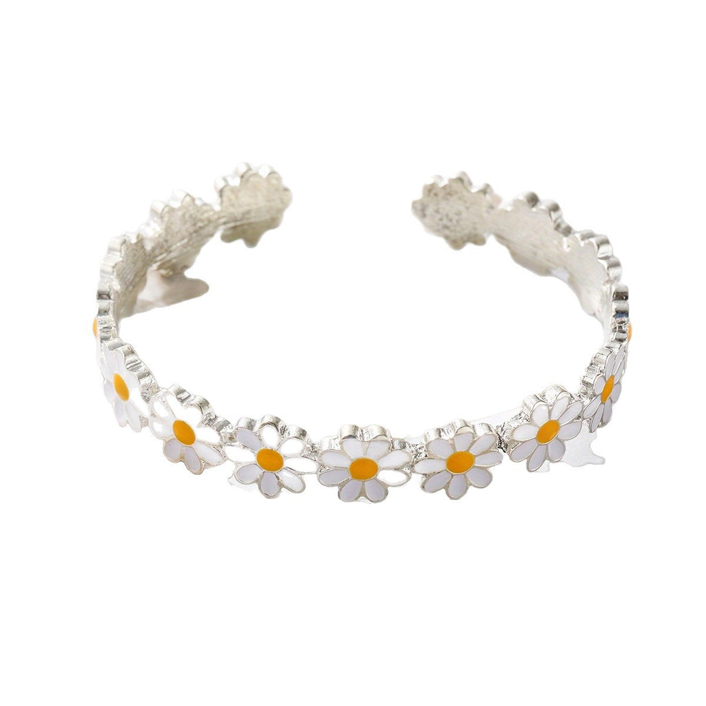 Creative bracelet with white flower drip oil design