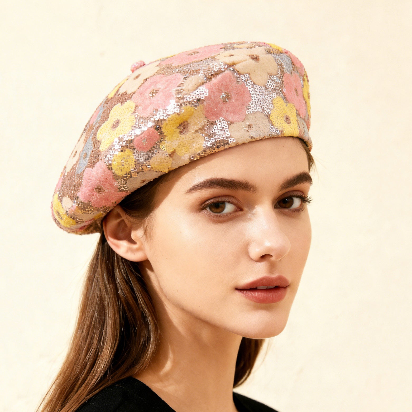 Elegantes Damen Barett mit Paillettenblume – Trendige Baskenmütze